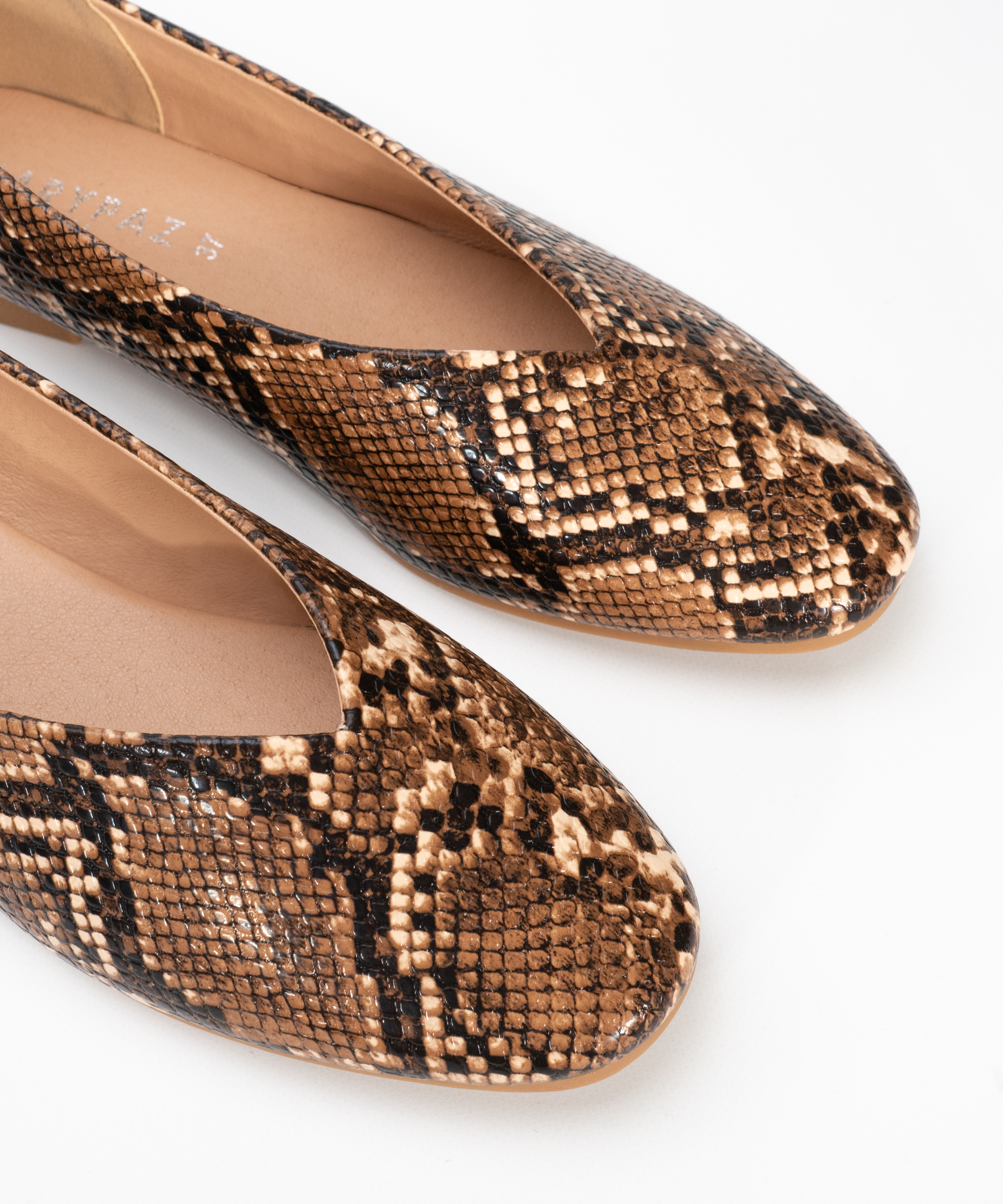 Sabrinas com decote em bico image number null